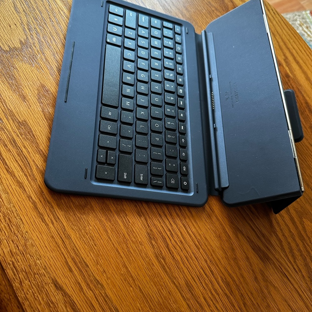 Nook Smart Keyboard 10.1” Tablet - Picture 5 of 8